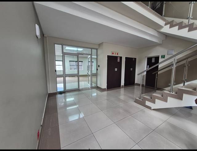 240M² OFFICE TO LET IN PAARDEPLAATS AH